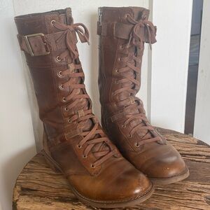 Lace up Timberland boots with buckle and suede accents.